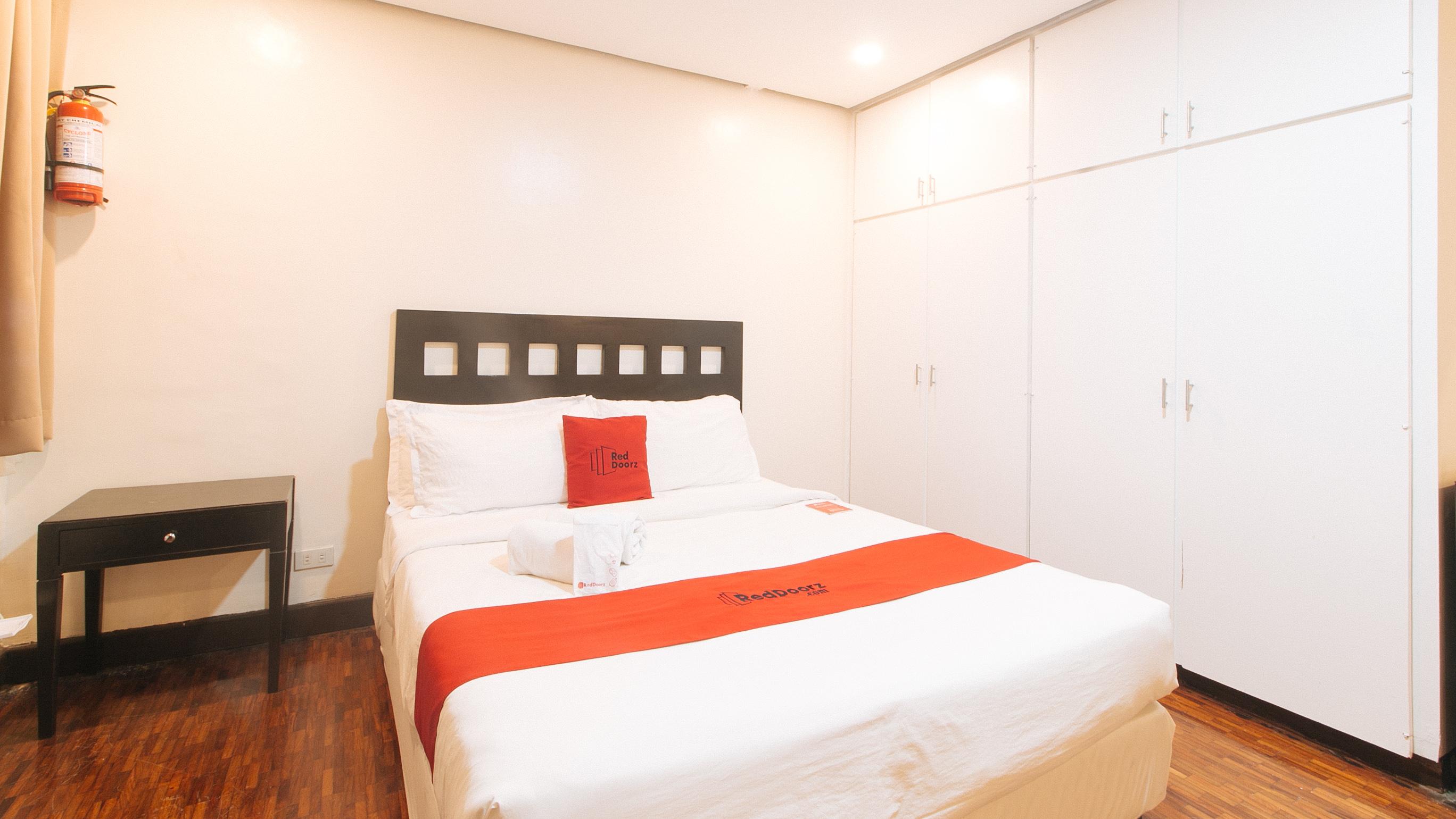 RedDoorz Premium near Greenbelt Makati Hotel Makati City Buitenkant foto